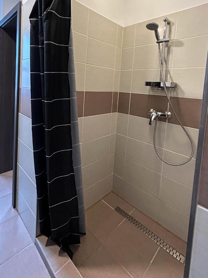 Sflower Apartman Егер Екстериор снимка