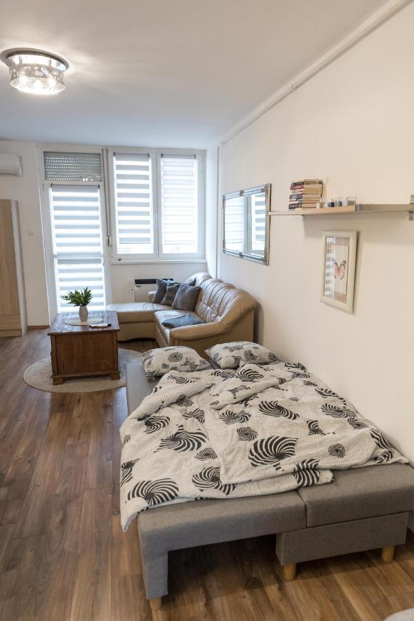 Sflower Apartman Егер Екстериор снимка