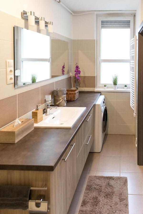 Sflower Apartman Егер Екстериор снимка